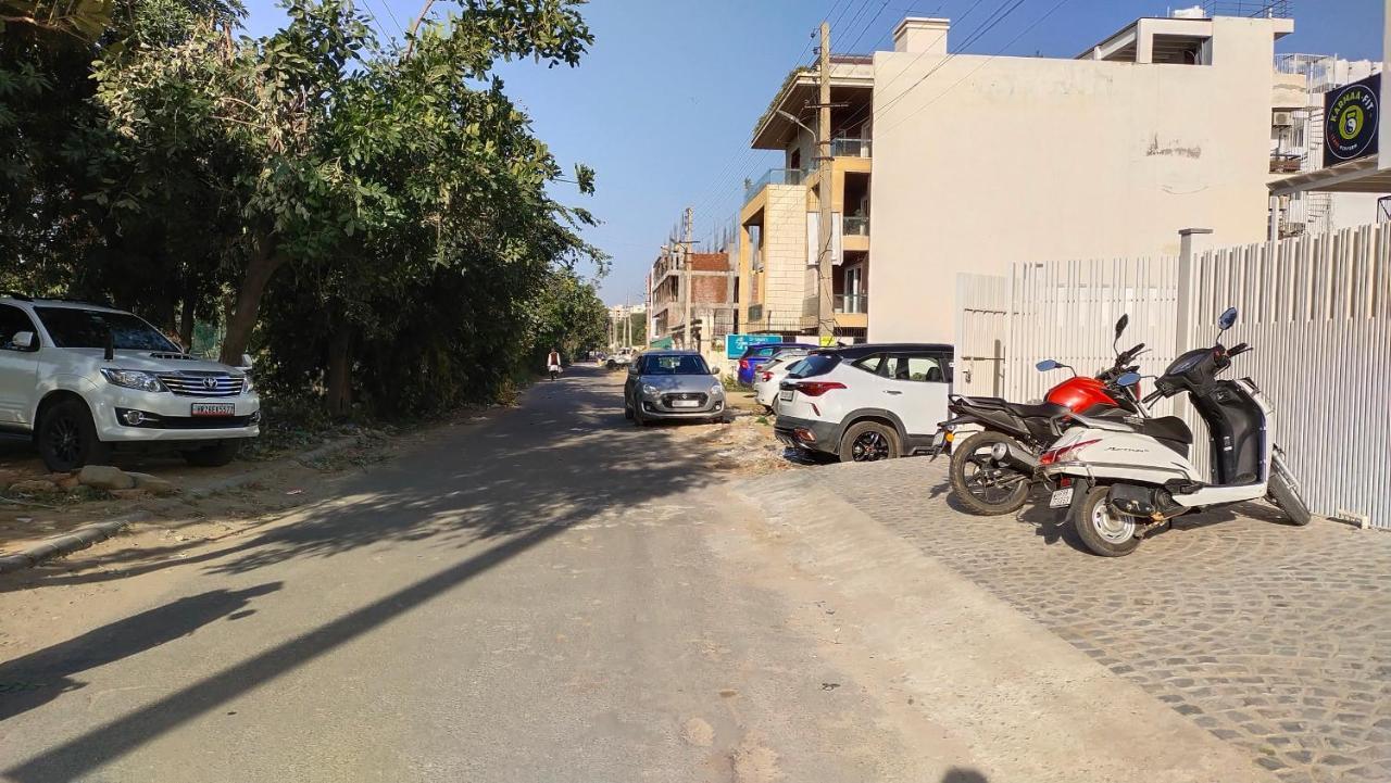 Saltstayz Sector 52 - Ardee City Mall Gurgaon Exterior photo