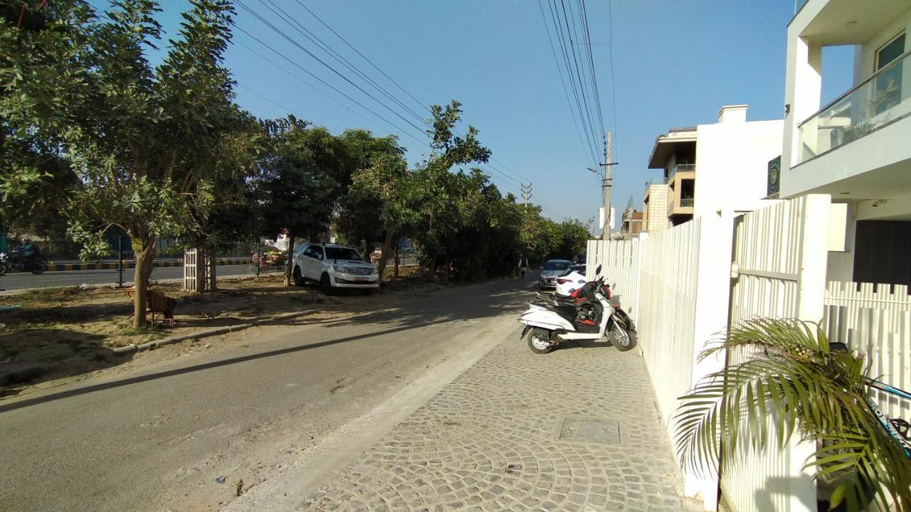 Saltstayz Sector 52 - Ardee City Mall Gurgaon Exterior photo