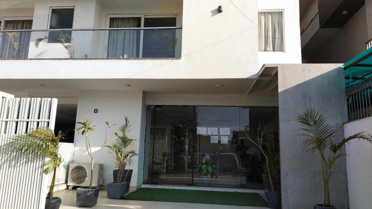 Saltstayz Sector 52 - Ardee City Mall Gurgaon Exterior photo