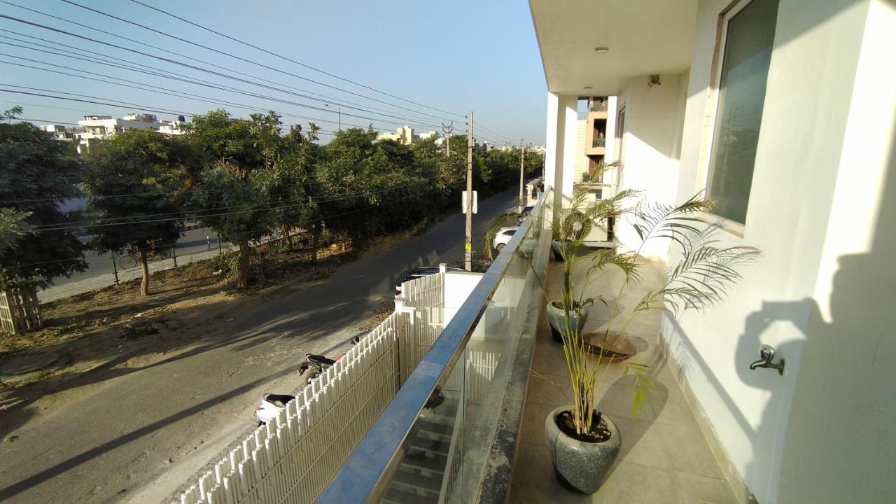 Saltstayz Sector 52 - Ardee City Mall Gurgaon Exterior photo